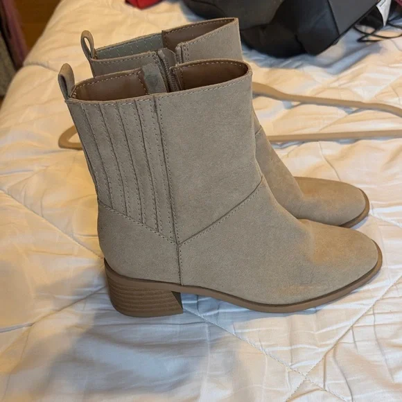 Target Tan Women's Boots - Picture 4 of 5